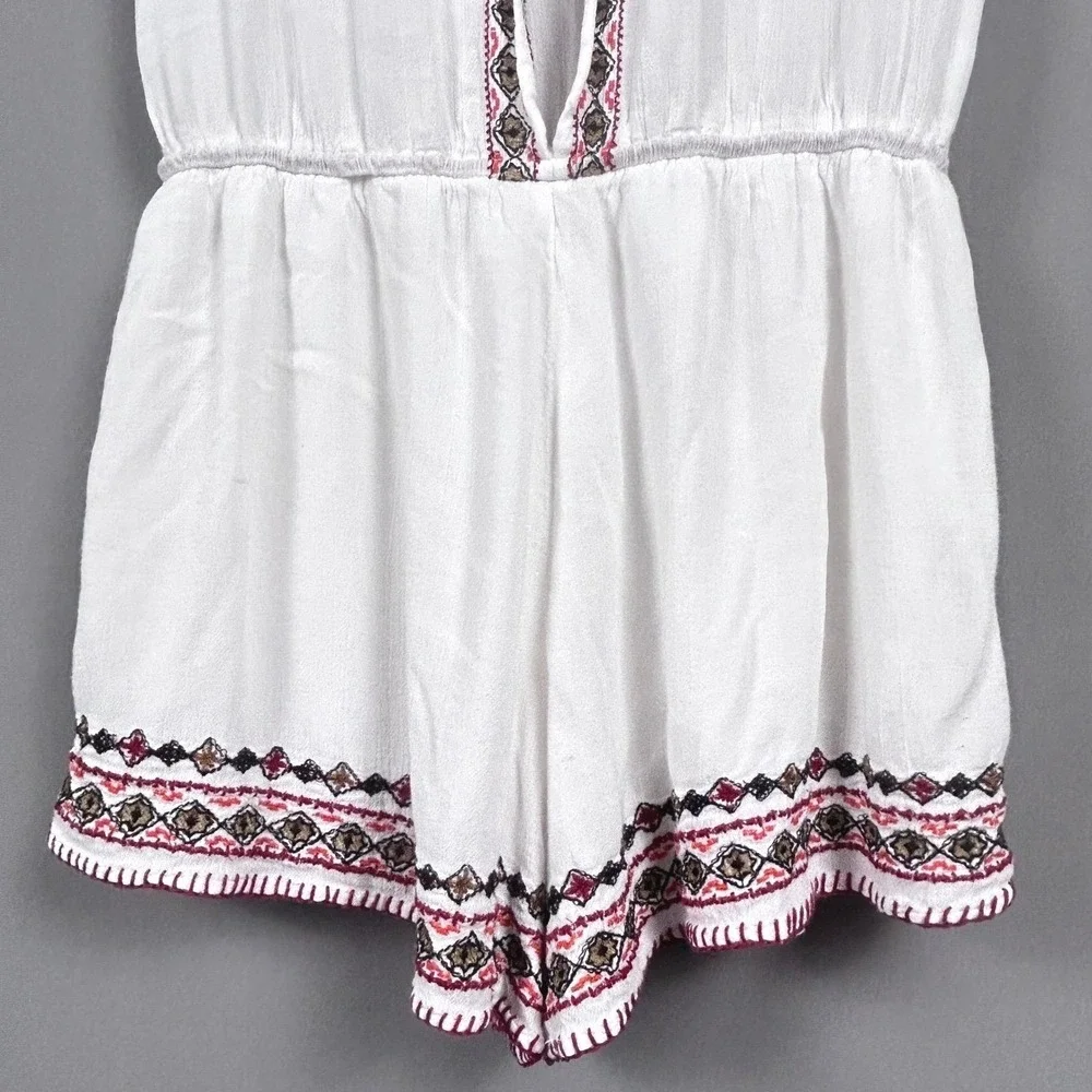 Forever 21 Contemporary Embroidered Romper Womens Medium White‎ Boho Festival